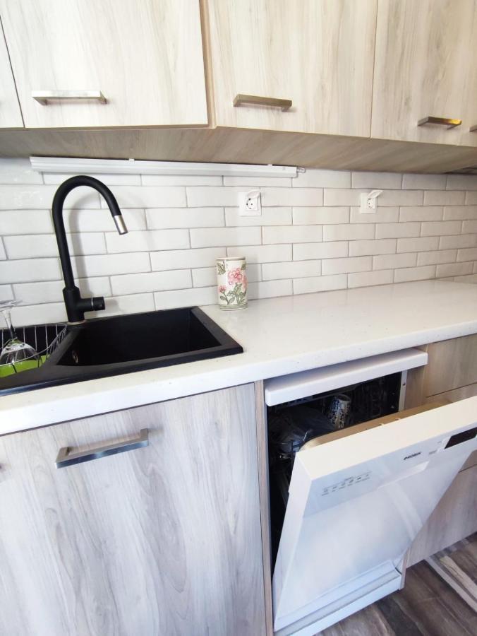 Lauren'S Charm Town Apartment Лефкада Экстерьер фото